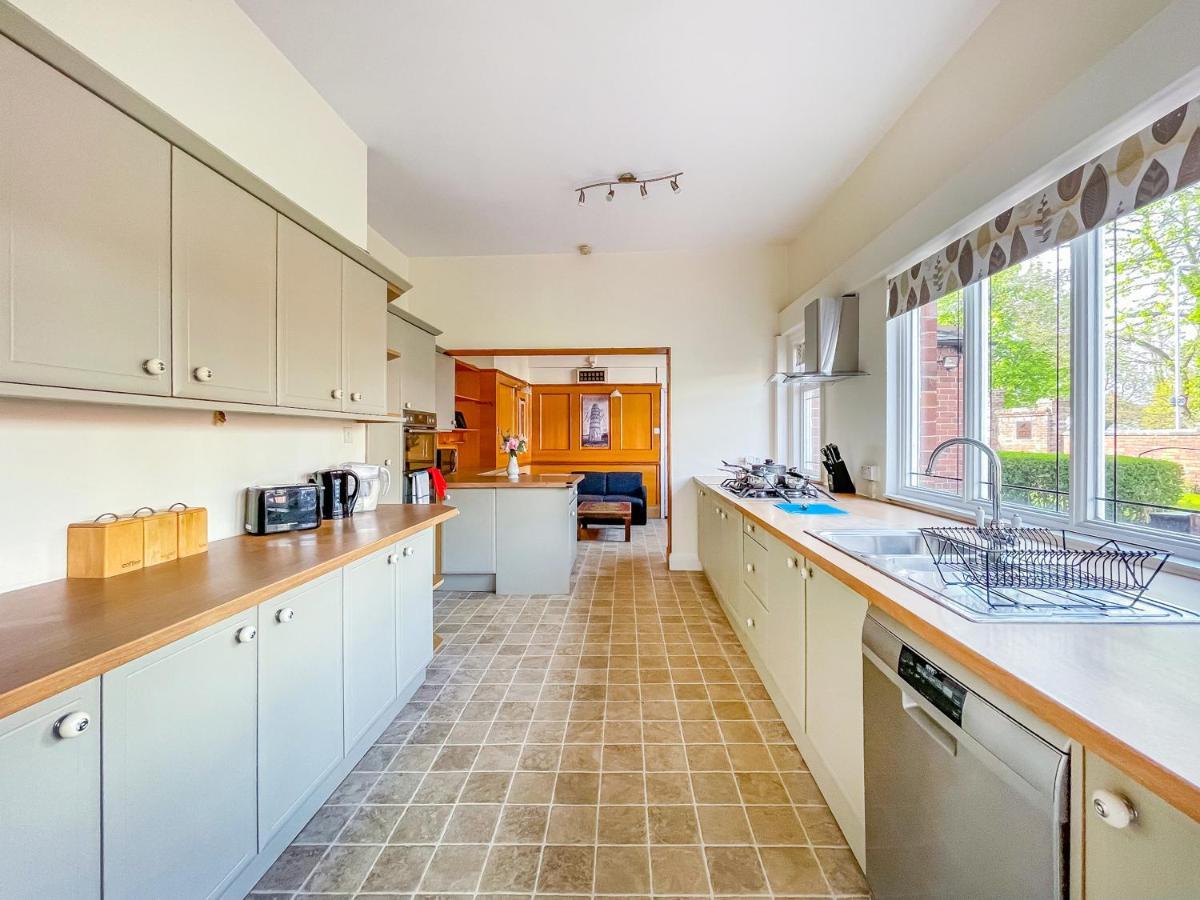 *Rd9Bc* For Your Most Relaxed & Cosy Stay + Free Parking + Free Fast Wifi * Leeds  Exterior photo