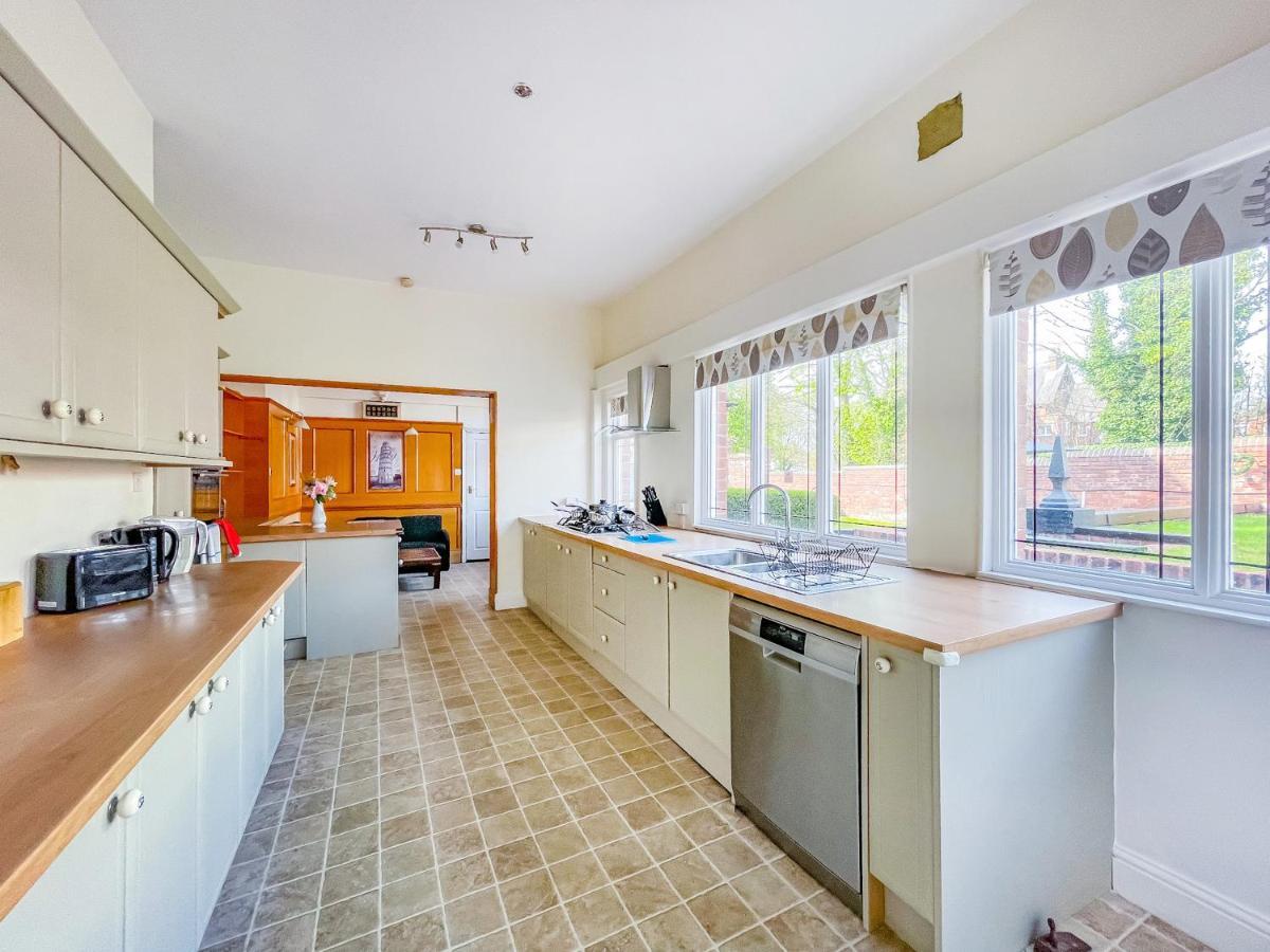 *Rd9Bc* For Your Most Relaxed & Cosy Stay + Free Parking + Free Fast Wifi * Leeds  Exterior photo